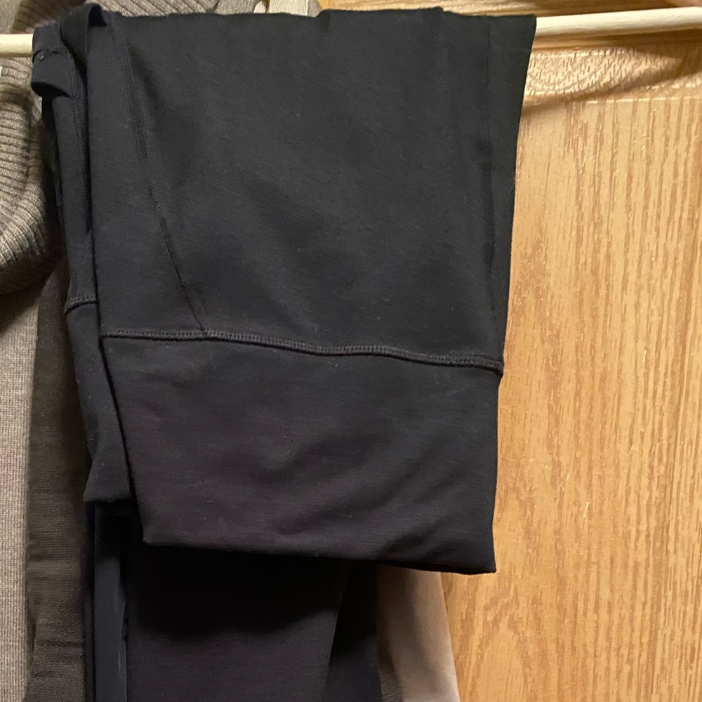 Fabletics Xl (us 14) leggings with pockets & mesh insert on both legs